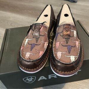 BRAND NEW - Ariat Women’s Brown Crusiers with Longhorn Design
